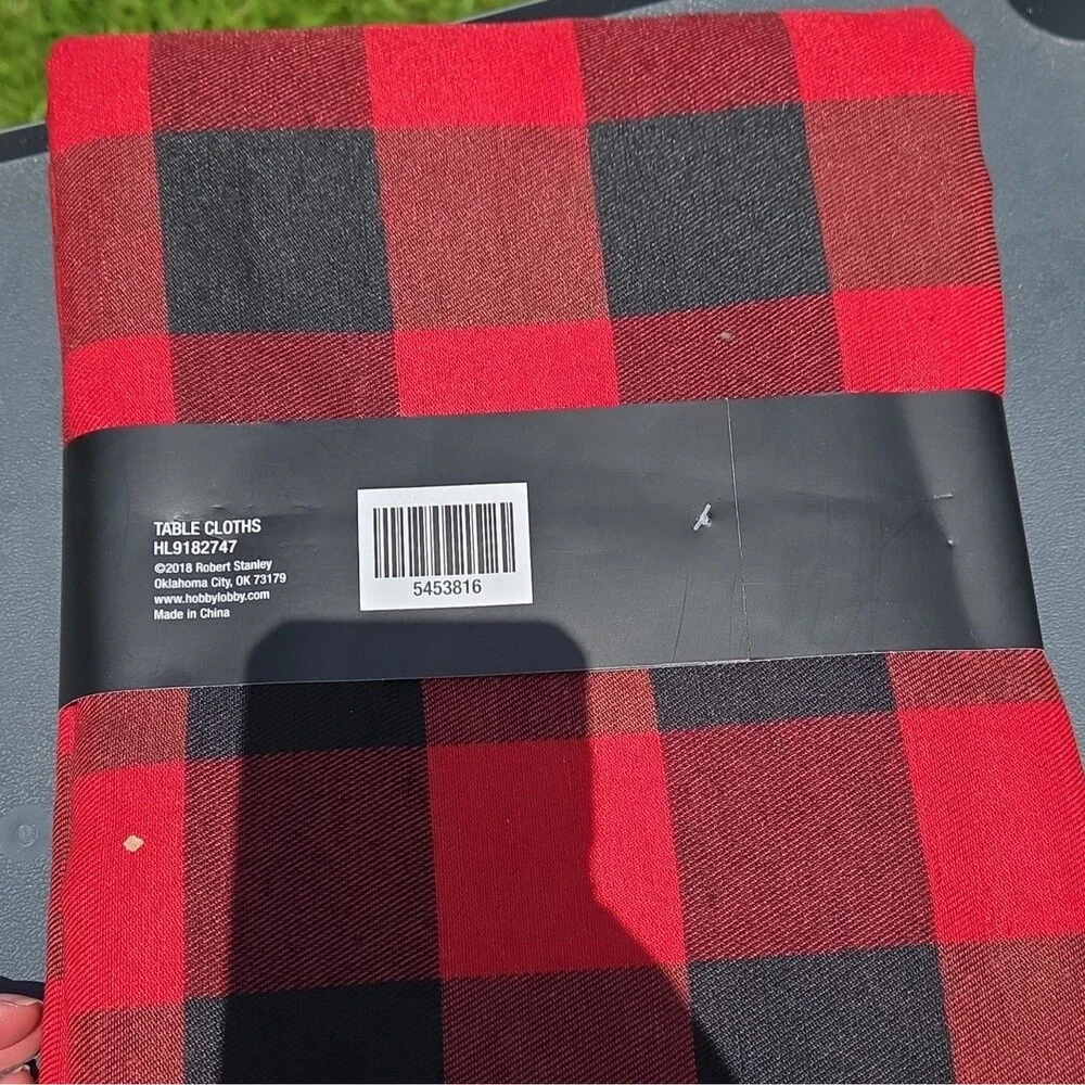 Robert Stanley Home Collection Red/Black Plaid Tablecloth 84x60 Rect